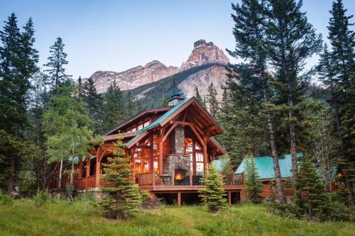 Field (BC) Canada Last Minute Discount Code Agoda.com
