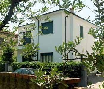 Lucca Italia Último Minuto Código de Descuento Booking.com