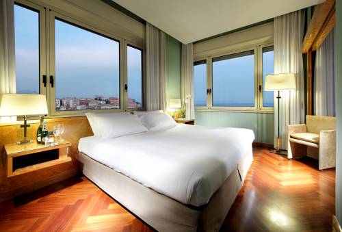 Nápoles Italia Último Minuto Código de Descuento Booking.com