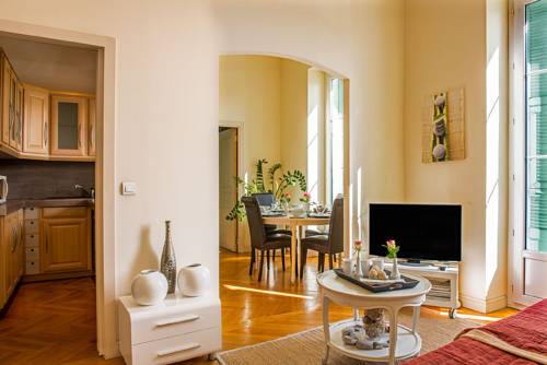 Niza Francia Último Minuto Código de Descuento Booking.com