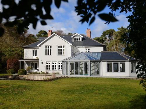 Holt United Kingdom Last Minute Discount Code Booking.com