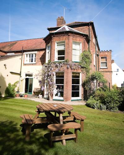Holt United Kingdom Last Minute Discount Code Booking.com