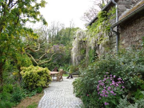 Glomel France Last Minute Discount Code Booking.com