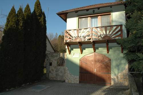 Kaposvár Hungría Último Minuto Código de Descuento Booking.com