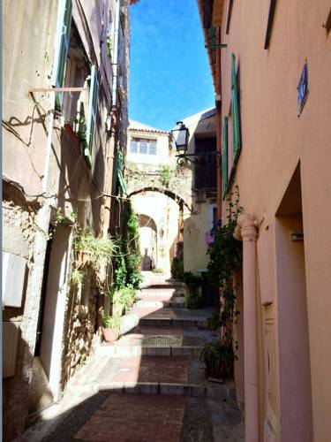 Menton Francia Último Minuto Código de Descuento Booking.com