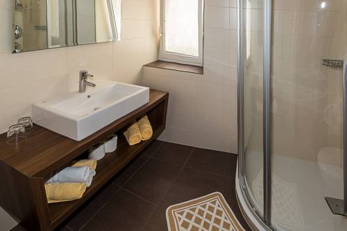 Tirolo Italia Último Minuto Código de Descuento Booking.com
