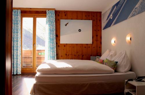 Tarifa de Saas Suiza Último Minuto Código de Descuento Booking.com
