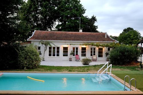 Audenge France Last Minute Discount Code Agoda.com