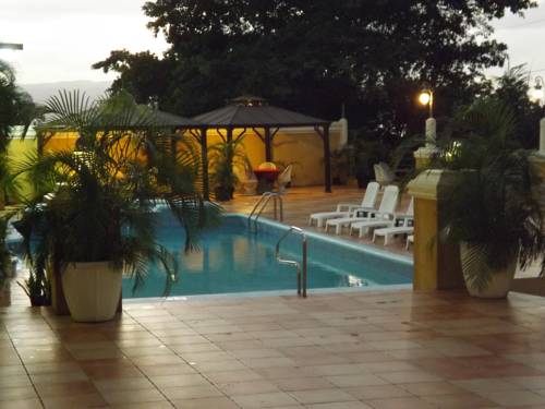 Montego bucht Jamaika Last-Minute-Rabattcode Booking.com