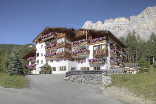 San Cassiano (Sankt Kassian) Italy Last Minute Discount Code Booking.com